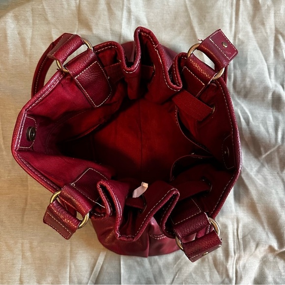 Burgundy faux leather handbag with contrast stitching - Picture 5 of 8